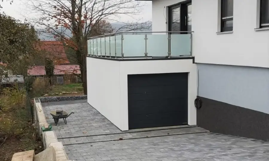 Garage mit Dachterrasse